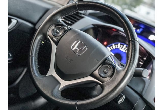享譽車業．Modulo空力套件 頂級款 前車主顧得很漂亮 可全額貸款  第10張相片