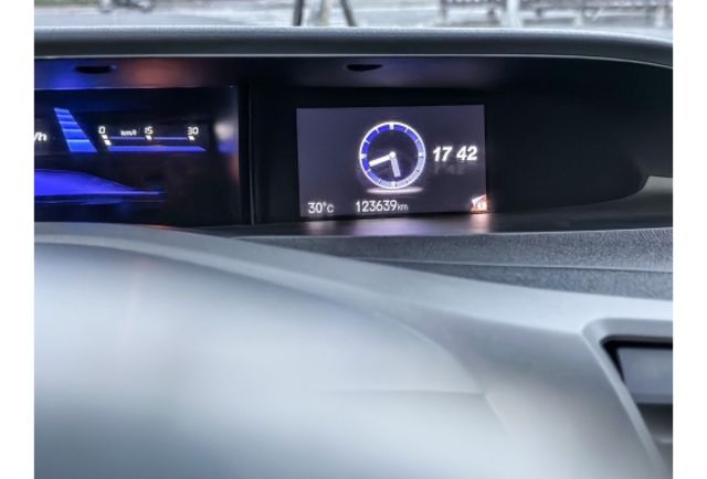 享譽車業．Modulo空力套件 頂級款 前車主顧得很漂亮 可全額貸款  第11張相片