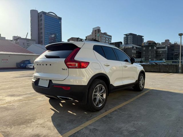 VOLVO富豪 XC40  第2張相片