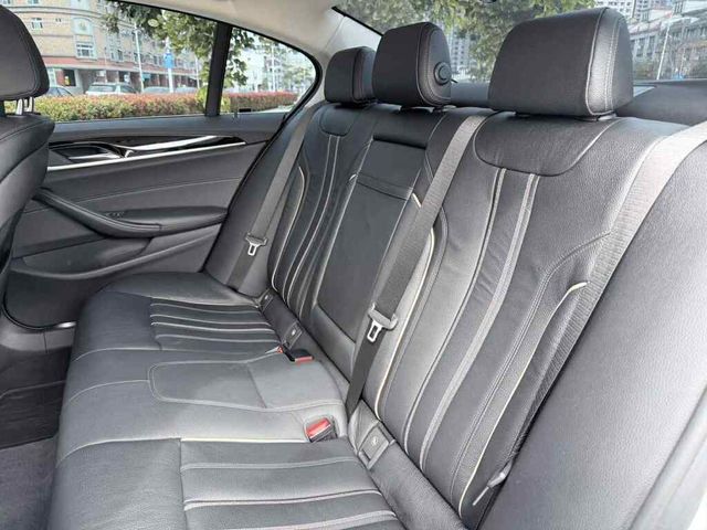 BMW寶馬 520D  第11張相片