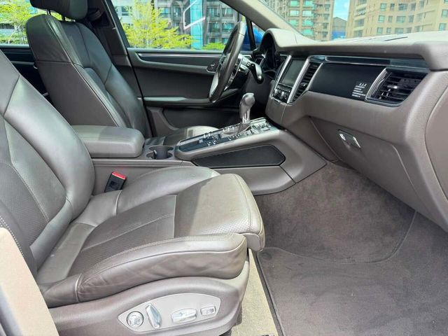 PORSCHE保時捷 MACAN  第12張相片