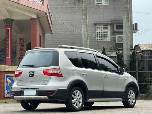 NISSAN日產 LIVINA  第2張相片