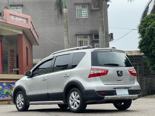 NISSAN日產 LIVINA  第4張相片