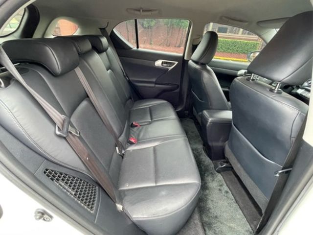LEXUS凌志 CT200H  第16張相片