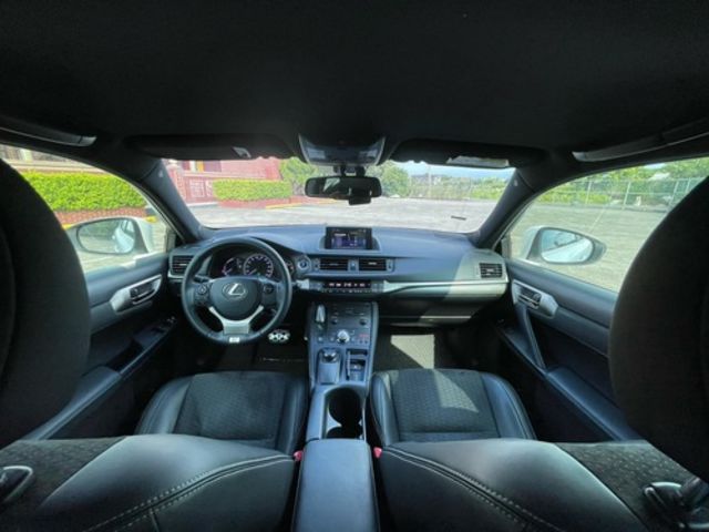 LEXUS凌志 CT200H  第5張相片