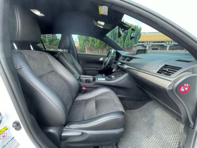 LEXUS凌志 CT200H  第16張相片