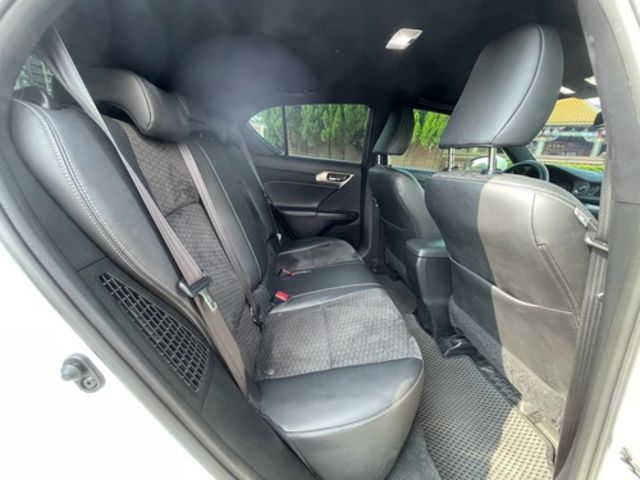 LEXUS凌志 CT200H  第17張相片