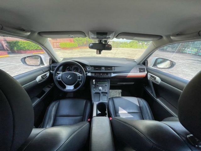 LEXUS凌志 CT200H  第5張相片