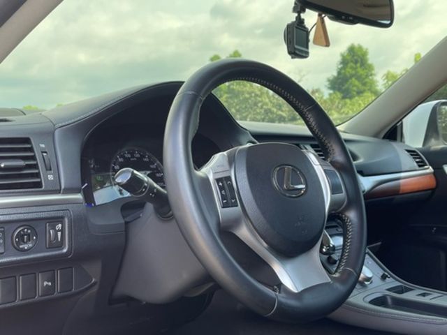 LEXUS凌志 CT200H  第6張相片