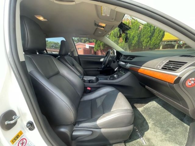 LEXUS凌志 CT200H  第15張相片