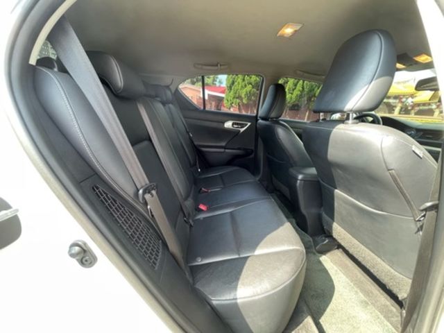 LEXUS凌志 CT200H  第16張相片