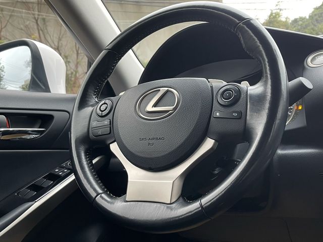 LEXUS凌志 IS200T  第11張相片