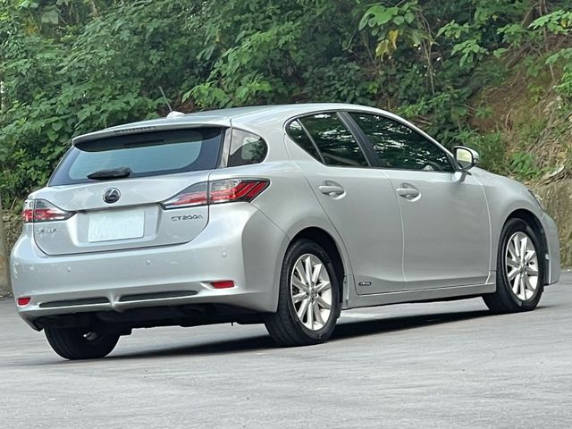 LEXUS凌志 CT200H  第2張相片