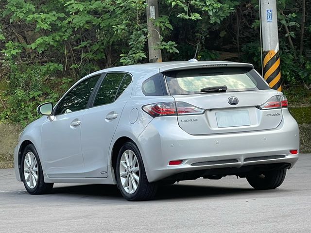 LEXUS凌志 CT200H  第4張相片