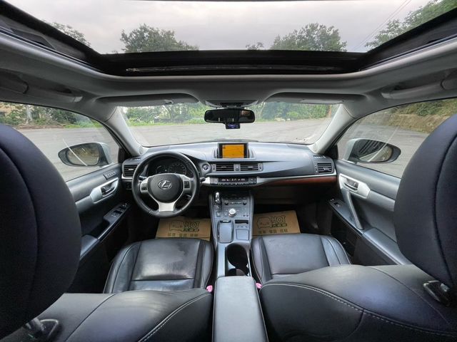 LEXUS凌志 CT200H  第5張相片