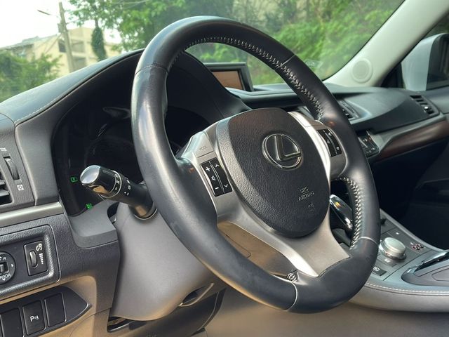 LEXUS凌志 CT200H  第6張相片