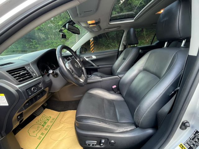 LEXUS凌志 CT200H  第16張相片