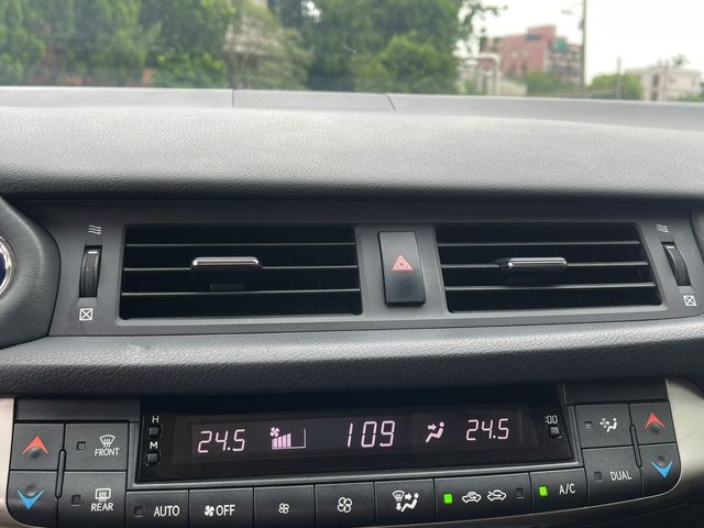 LEXUS凌志 CT200H  第11張相片
