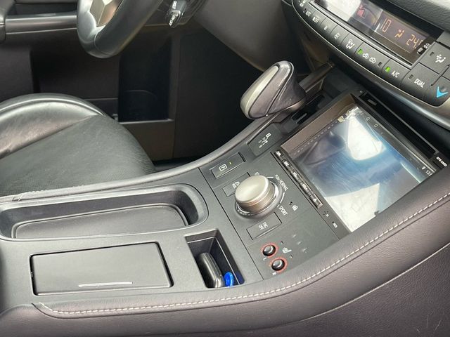 LEXUS凌志 CT200H  第12張相片