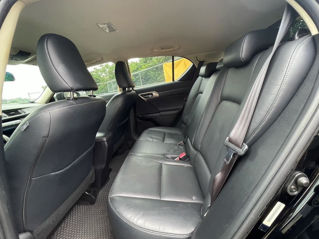 LEXUS凌志 CT200H  第16張相片