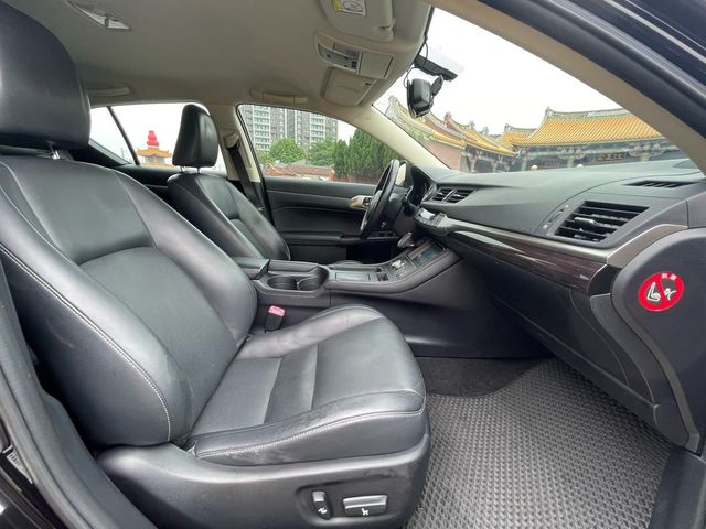 LEXUS凌志 CT200H  第17張相片