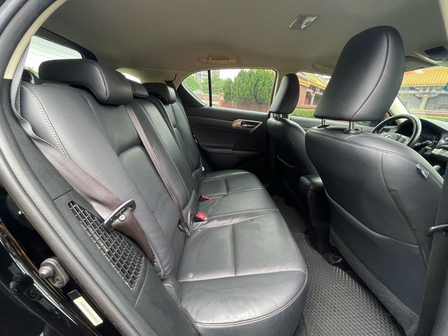 LEXUS凌志 CT200H  第18張相片