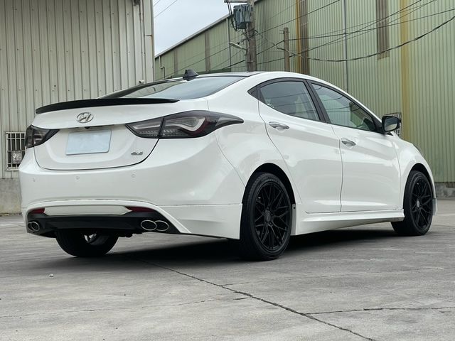 HYUNDAI現代 ELANTRA  第2張相片