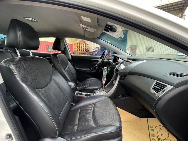 HYUNDAI現代 ELANTRA  第12張相片