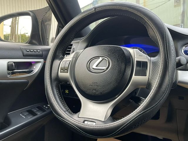LEXUS凌志 CT200H  第6張相片