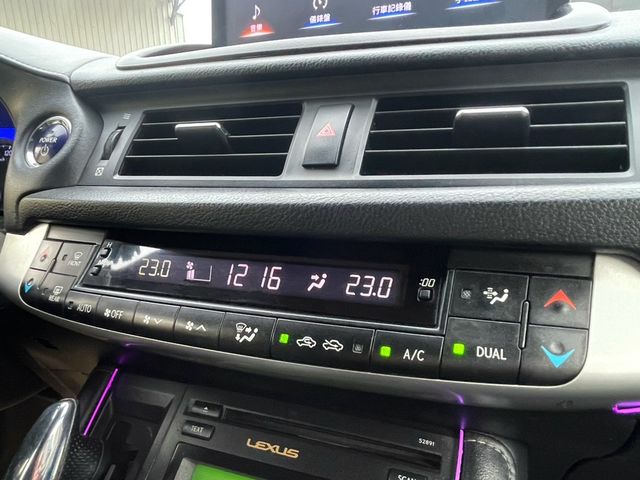 LEXUS凌志 CT200H  第13張相片