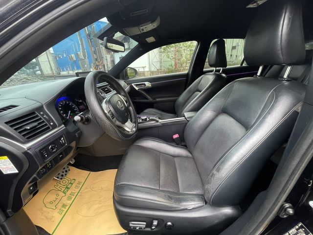 LEXUS凌志 CT200H  第16張相片