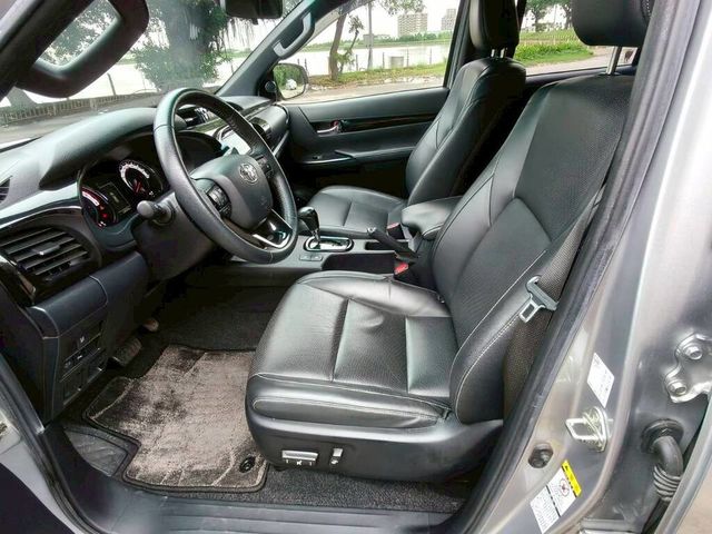 TOYOTA豐田 HILUX  第3張相片