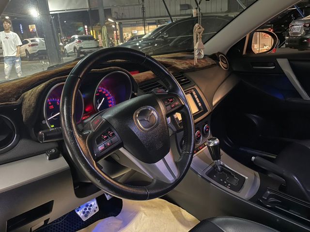 一手美車，僅跑14萬多，免鑰/摸門/天窗/雙區恆溫/HID頭燈等... 歡迎預約賞車，感謝您~  第4張相片
