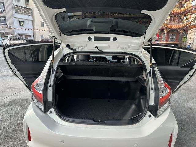 TOYOTA豐田 PRIUS C  第7張相片