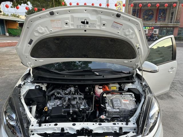 TOYOTA豐田 PRIUS C  第11張相片