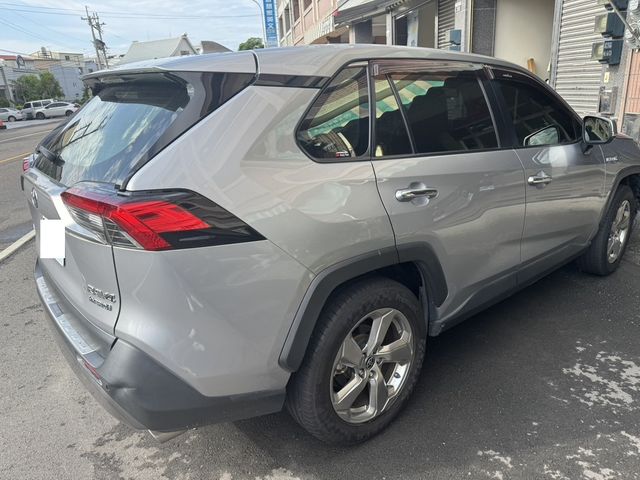 TOYOTA豐田 RAV4  第2張相片