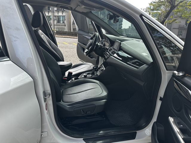 BMW寶馬 220I  第8張相片