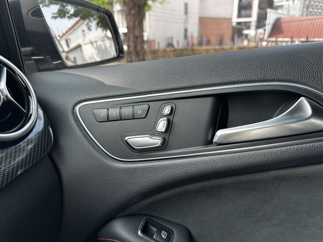 M-BENZ賓士 B180  第15張相片