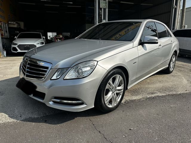M-BENZ賓士 E220  第2張相片