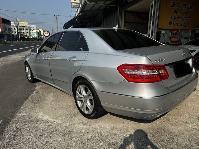 M-BENZ賓士 E220  第3張相片