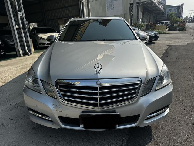 M-BENZ賓士 E220  第5張相片