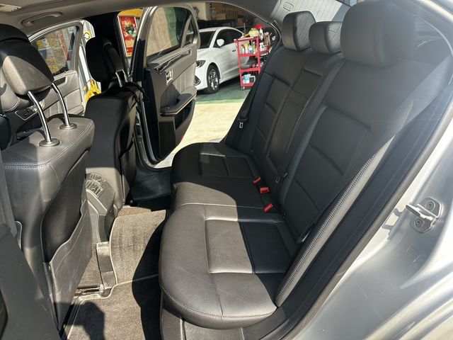 M-BENZ賓士 E220  第8張相片