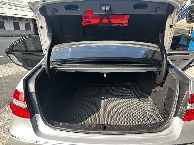 M-BENZ賓士 E220  第9張相片