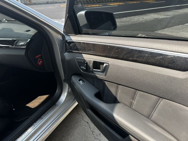M-BENZ賓士 E220  第12張相片