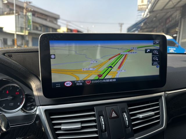 M-BENZ賓士 E220  第15張相片