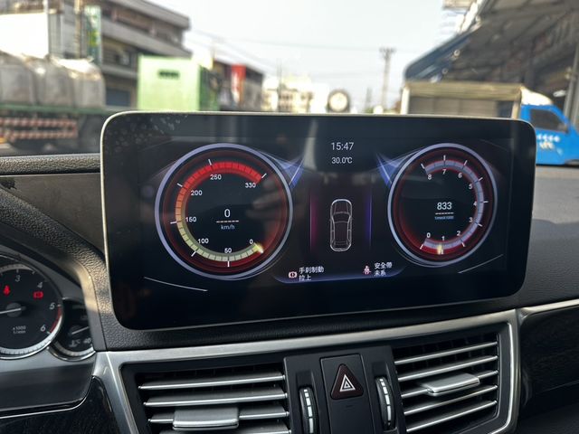 M-BENZ賓士 E220  第17張相片