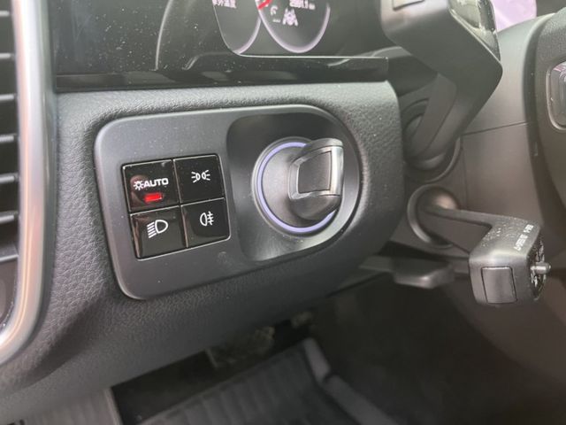 20吋鋁圈/4WD/ACC跟車/360環景影像/電尾門/電動記憶座椅/Apple Carplay  第11張相片