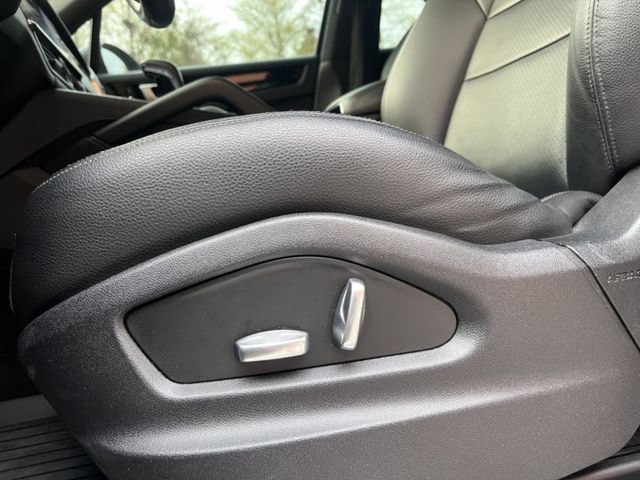 20吋鋁圈/4WD/ACC跟車/360環景影像/電尾門/電動記憶座椅/Apple Carplay  第15張相片