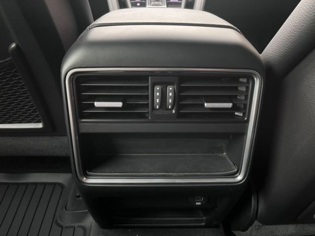 20吋鋁圈/4WD/ACC跟車/360環景影像/電尾門/電動記憶座椅/Apple Carplay  第19張相片