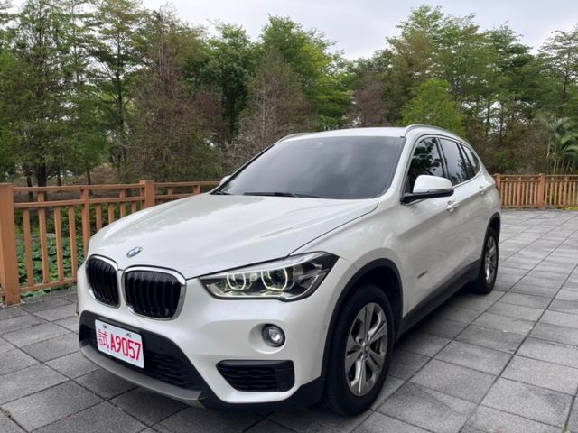 總代理/里程極低/定速/i-key/摸門/倒車顯影/左右獨立恆溫/前座雙電動椅/駕駛座記憶椅/電尾門  第1張相片